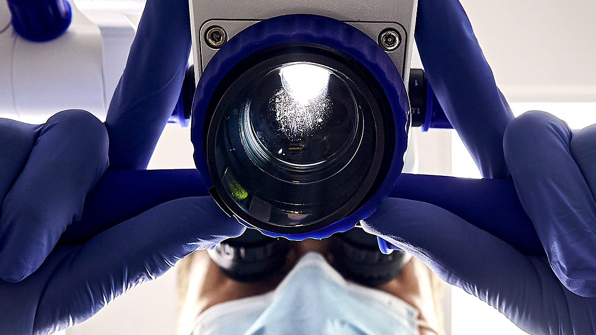 Objectif du microscope opératoire